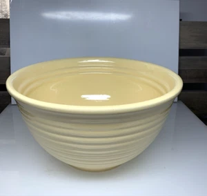 Cuenco de cerámica Bauer de la década de 1950 #9 amarillo ringware colmena anidación cuenco mezclador - Imagen 1 de 11