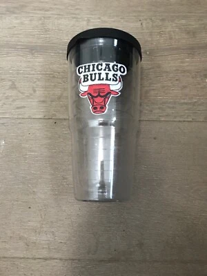Tervis Tumbler Company - Emblema de los Chicago Bulls con tapa 24 oz. Vaso - 1051589 Foto 1 de 4