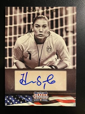 Autógrafo de fútbol americano Heroes #99 Hope Solo 2012 #102/129 Foto 1 de 2
