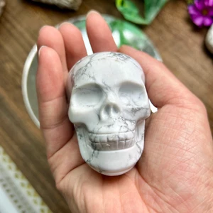 Howlite Crystal skull hand carved decoration stone reiki healing stone Display - Picture 1 of 6