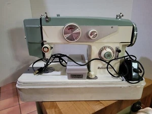 Antique sewing machine WHITE DOMESTIC Model 801 Serial 2406 - Not Working - Picture 1 of 10