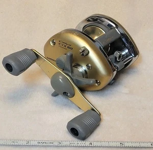 Shimano Calyx CYX100 Fishing Reel 4 Ball Bearings Bass Casting Gold - Picture 1 of 7