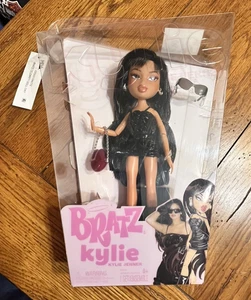 2023 NEW SEALED KYLIE JENNER BRATZ DAY FASHION DOLL WITH ACCESSORIES - Picture 1 of 8