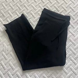 32 Degrees Cool Women’s Black Soft Stretch Drawstring Pocket Capri Pants, Medium - Picture 1 of 9