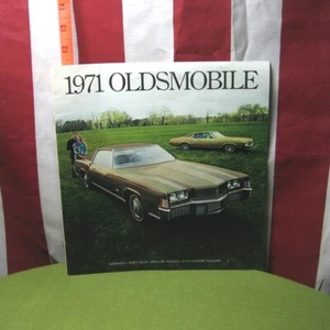 OLDSMOBILE selling brochure Delta 99 & Cutlass 1971 booklet Toronado & 98 - Picture 1 of 3