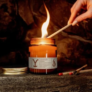 Yellowstone 8 oz. VELA DE GAMUZA FOGATA HECHA A MANO - Imagen 1 de 3