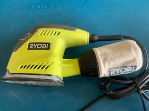 Ryobi CFS1503G Levigatrice angolare per finitura gatti 1,2 Ampere 5-1/2" - Foto 1 di 4