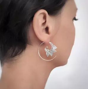 Orecchini a spirale a foglia stile tribale in argento sterling, vortici indiani - Foto 1 di 8