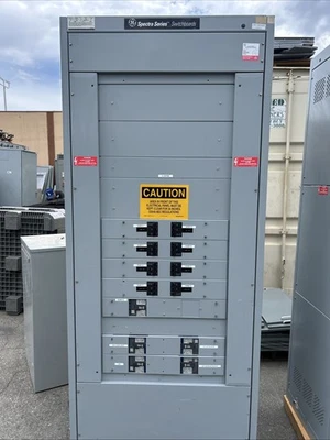 GE 800 AMP MAIN LUG SPECTRA SERIES PANELBOARD 208Y/120 VAC 3 POLE W BREAKERS - Image 1 of 4