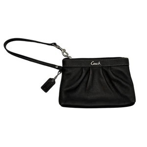 Bolso sin asas de muñeca COACH cuero plisado negro cursivo plateado logotipo etiqueta caída y colgante - Imagen 1 de 9