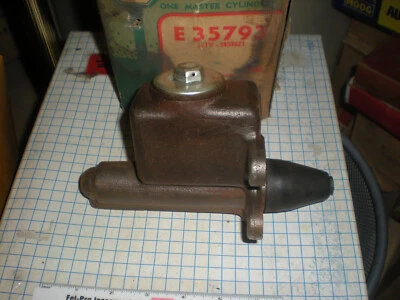 Oldsmobile 1960 sin frenos eléctricos hielo P/N E35793 cilindro maestro - Nors S3 Foto 1 de 3