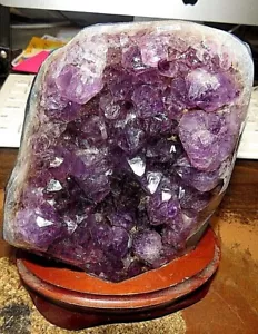 LG. AMETHYST CRYSTAL CLUSTER CATHEDRAL GEODE BRAZIL WOOD STAND - Picture 1 of 5