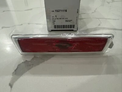 2008-2012 Genuine Chevrolet Malibu Left Rear Side Marker Lamp 15271116 OFFER NOW - Image 1 of 3