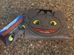 Portafoglio How To Train Your Dragon Cinturino Sdentato Snap Grigio Loungefly 2025 Nuovo con etichette - Foto 1 di 17