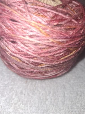 Hilo de peso de calcetín Yarn Café's "Honeycrisp" 437 Y Foto 1 de 4