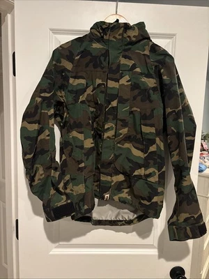 Chaqueta de esquí/snowboard grande camuflada Bape a Bathing Ape para hombre Foto 1 de 4