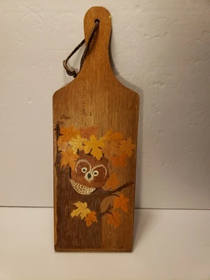 Colgador de pared de madera vintage Art Owl pintado a mano años 70 tabla de cortar decoración otoño pequeño Foto 1 de 4