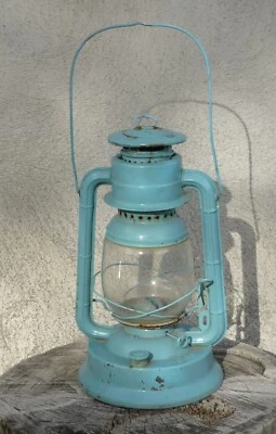 Lampe tempête vintage à pétrole bleu clair Dietz US - Photo 1/4
