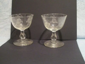 2 Floral Etched Stemmed Glass Desert / Fruit Dishes, Vintage Pieces - Picture 1 of 2