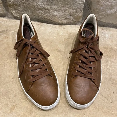 Tênis masculino Old Navy couro marrom com cadarço tamanho 11 com 1994 na sola traseira - Imagem 1 de 4