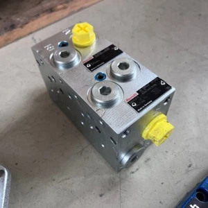 1x Valvola Rexroth 2HSR06-C2X/010D747A+2HSR06-25/01C R900912384+R901566487 - Foto 1 di 4