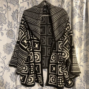 Maeve Anthropologie quadratischer Patchwork Kimono schwarz & weiß Einheitsgröße Schalkragen - Bild 1 von 9