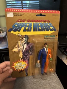 Vintage Two-Face DC Super Heroes SEALED Carded Action Figure ToyBiz 1990 - Picture 1 of 2