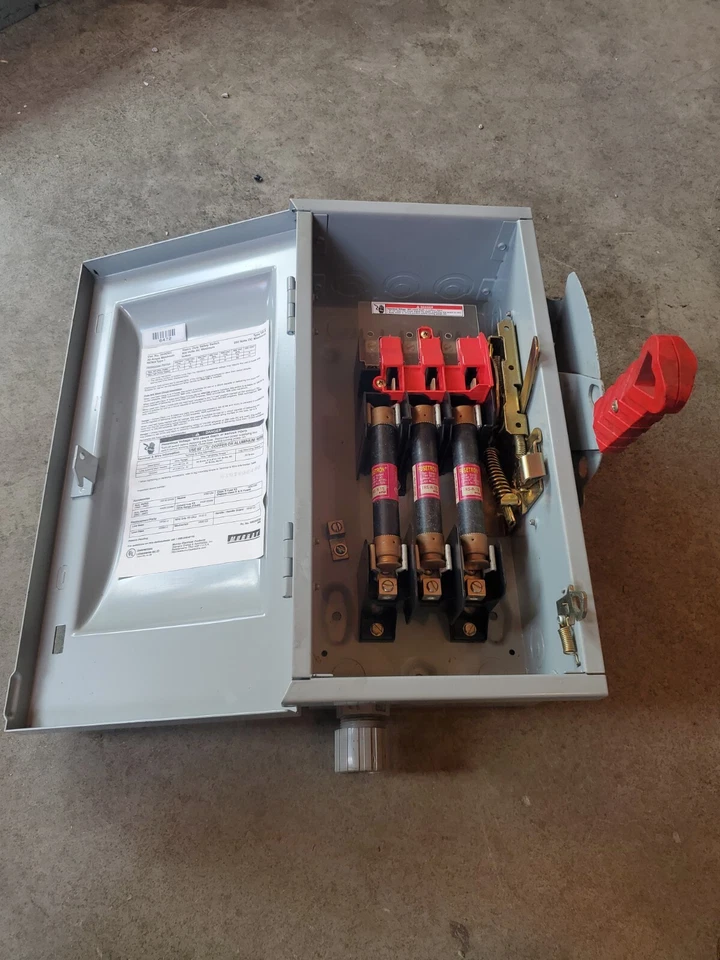 INTERRUPTOR DE SEGURIDAD DE ALTA RESISTENCIA MURRAY HHN361 NEMA TIPO 1 GABINETE 30 AMPERIOS SE ENVÍA HOY Foto 1 de 4