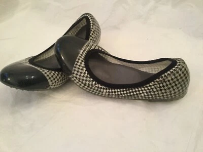Sapatilhas JA*VIE quadriculadas brancas pretas forradas de malha geléia bailarina tamanho 7 - Imagem 1 de 4