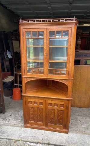 VICTORIAN OAK BEVELED GLASS CORNER CHINA CABINET Cover