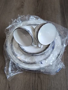 2  Wedgwood AMHERST 5 Piece Place Setting (s) Platinum Trim 10 pieces New! - Picture 1 of 6