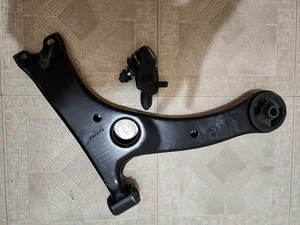 TRQ LH Driver Side Lower Control Arm & Ball Joint for Corolla Matrix Vibe - Picture 1 of 2
