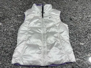 Nike Damen wendbare gefütterte Weste groß weiß lila durchgehender Reißverschluss Daunen 72 % Füllung Medium - Bild 1 von 12