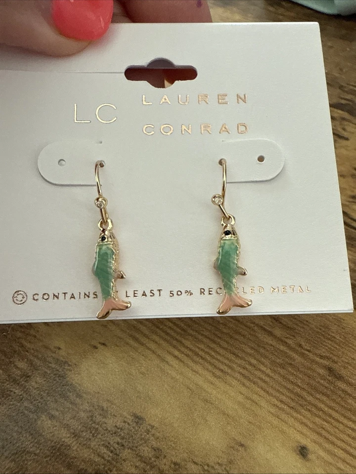 NUEVO NUEVO CON ETIQUETAS LC Lauren Conrad Bonitos Pendientes Colgantes Peces Esmalte Tono Dorado Foto 1 de 1