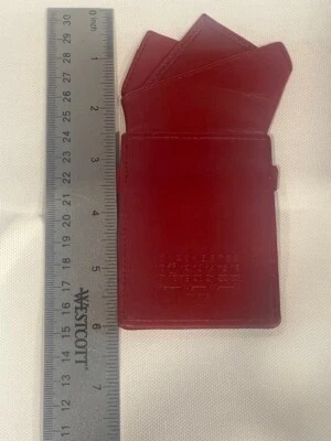 Tarjeta de visita de cuero rojo Maison Martin Margiela o porta CC pañuelo de bolsillo Foto 1 de 4