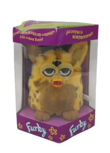FURBY Giallo e Marrone Tiger Electronics 1998 Nuovo con scatola CUTIE - Foto 1 di 8