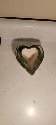 TEMP-TATIONS OLD WORLD GREEN HEART-SHAPED SET MEASURING CUPS - Image 1 of 4
