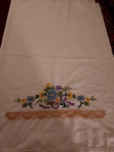 Vtg hand Embroidered Pillow Case 19"x 30.5" No Stains - Picture 1 of 4