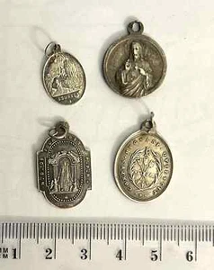 Lot de 4 petites Médailles religieuses en argent Ref95848 - Picture 1 of 2