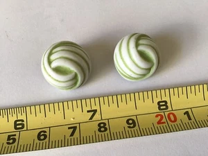 ALTE RETRO 50er VINTAGE GERSTE SUGAR TWIST GRÜN WEISS TWIRL CLIP ON OHRRINGE Fab - Bild 1 von 5