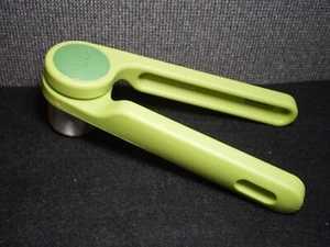 Joseph Joseph Helix GARLIC PRESS Mincer Ergonomic Twist-Action - Picture 1 of 2