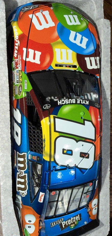 Kyle Busch M&M Pretzel Elite Camry 2014 color líquido. ¡Mega raro! NASCAR 1/24 Foto 1 de 4