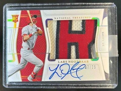 National Treasures Lars Nootbaar RC 2022 parche holográfico dorado automático #7/25 Cardinals Foto 1 de 2