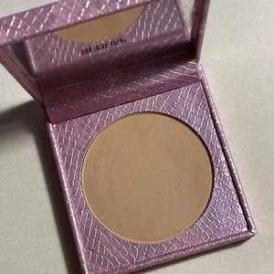 Mally Perfect Prep Neutralizing Neutralizing Powder Primer LIGHT / MEDIUM - Picture 1 of 5