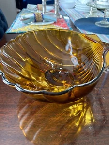 60er-70er Jahre Indiana Glas MUSCHELFORM SALATSCHÜSSEL Braunglas - Bild 1 von 4
