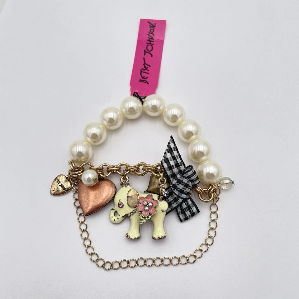 Pulsera elástica Betsey Johnson para mujer medallón corazón perla elefante dije nueva con etiquetas Foto 1 de 4
