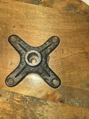 Taburete de piano Old Holtzman & Sons, ajustable, patas en espiral, patas de garra de bola de vidrio Foto 1 de 4