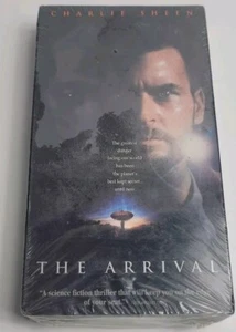 BRAND NEW The Arrival (VHS; 1996) Charlie Sheen RARE Sealed Watermarks *See Pics - Foto 1 di 5