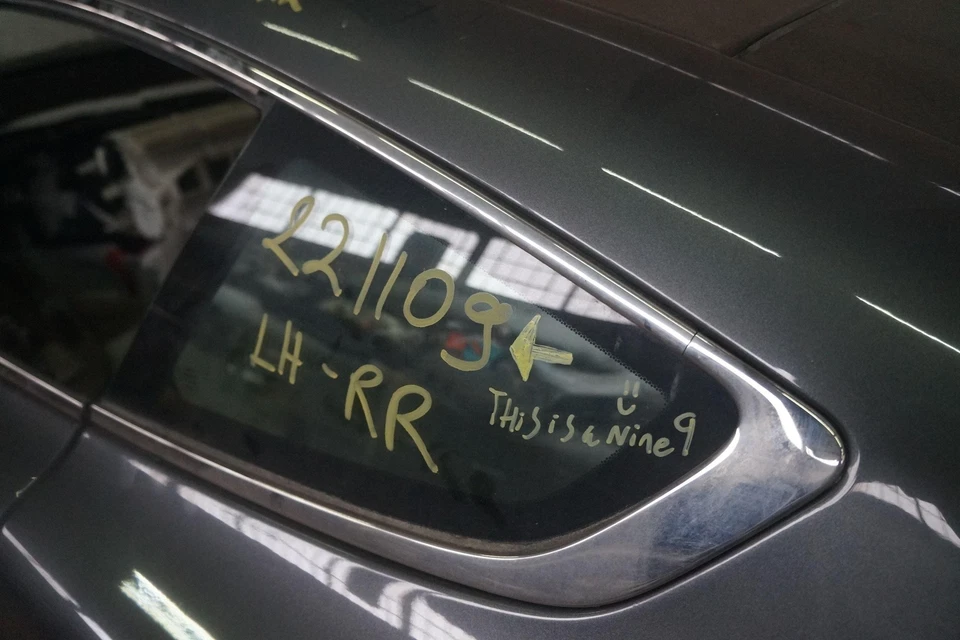 Cuarto trasero izquierdo panel ventana vidrio cupé 6G33-C29751-BA Aston Martin Vantage Foto 1 de 2