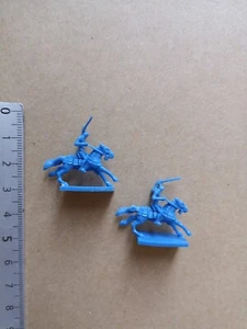 2 x CAVALIER /+-15MM/10MM MINIATURE RUNEWARS ED. REV. / M989 - Imagen 1 de 1